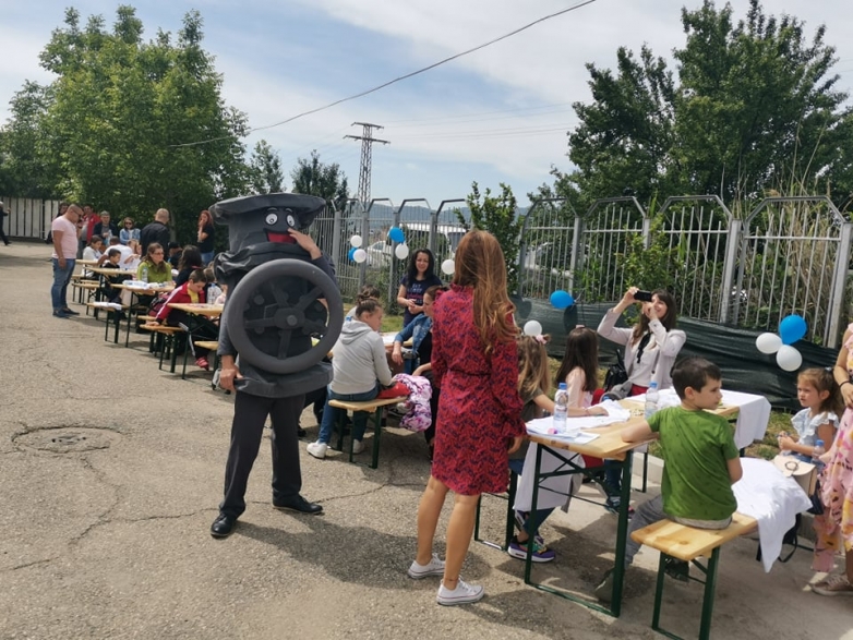 Кранчо раздаде сладолед на цветен  празник в Музей на водата